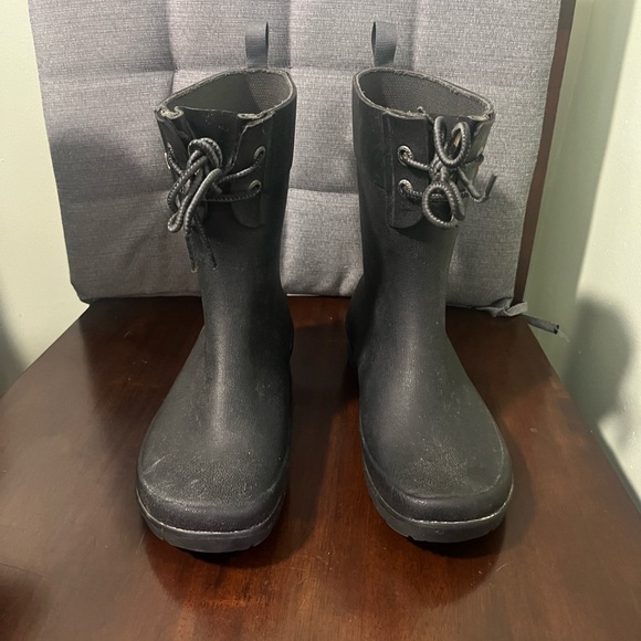 Size 7 BOGS rain boots - Picture 2 of 9